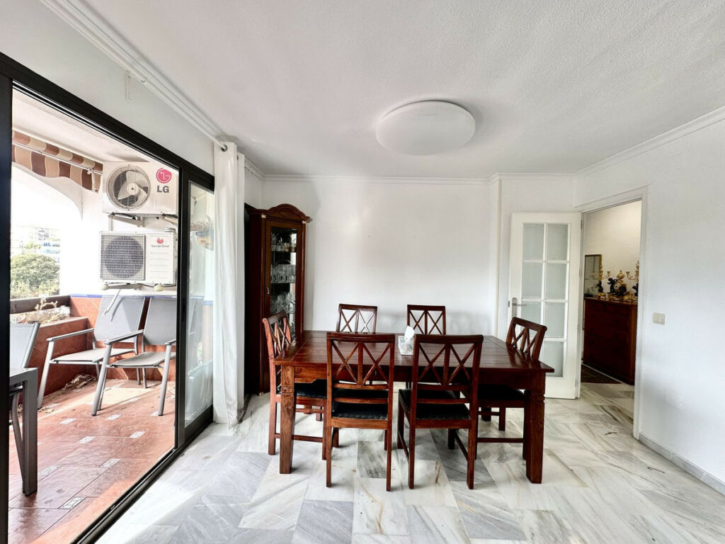 Middle Floor Apartment Fuengirola Málaga - image 4