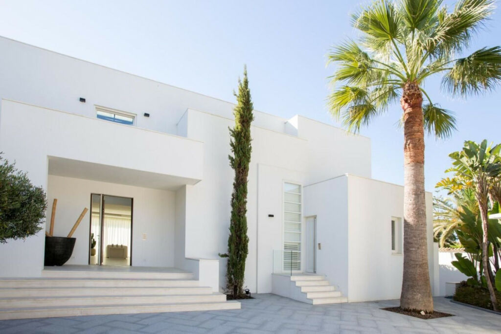 Detached Villa Marbella Málaga - image 4