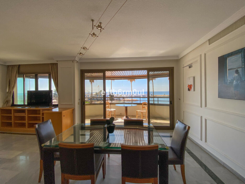 Middle Floor Apartment Marbella Málaga - image 4