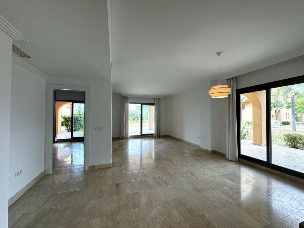 Ground Floor Apartment Atalaya Málaga - image 4