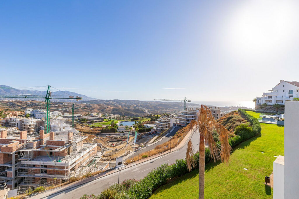 Middle Floor Apartment La Cala de Mijas Málaga - image 4