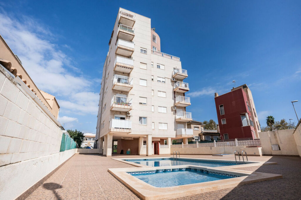Middle Floor Apartment Torrevieja Alicante - image 4