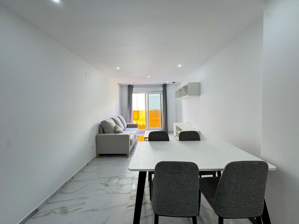Middle Floor Apartment Torrevieja Alicante - image 4