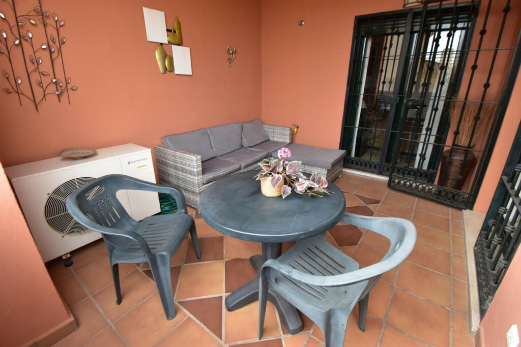 Middle Floor Apartment Elviria Málaga - image 4