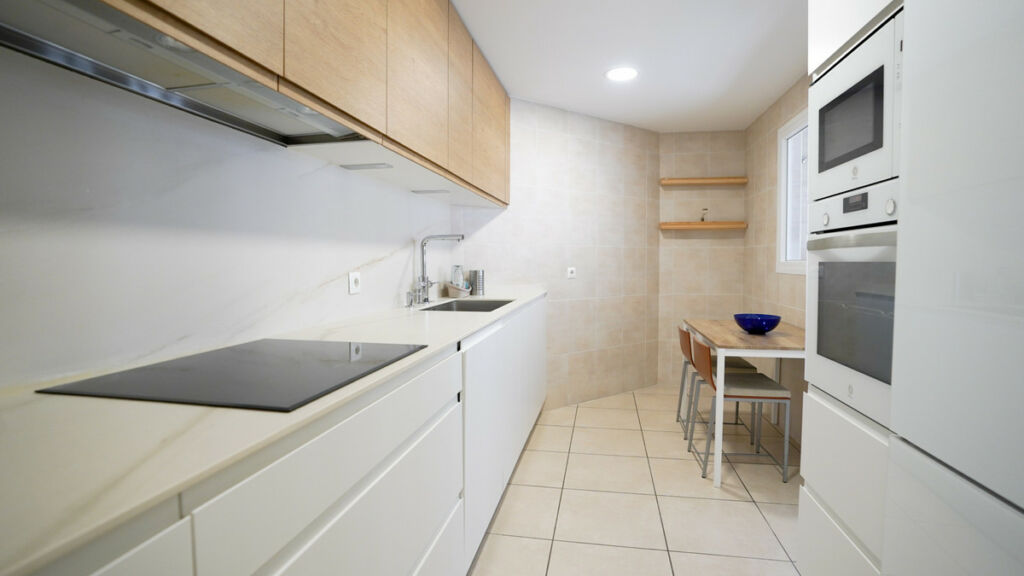 Middle Floor Apartment Nueva Andalucía Málaga - image 4