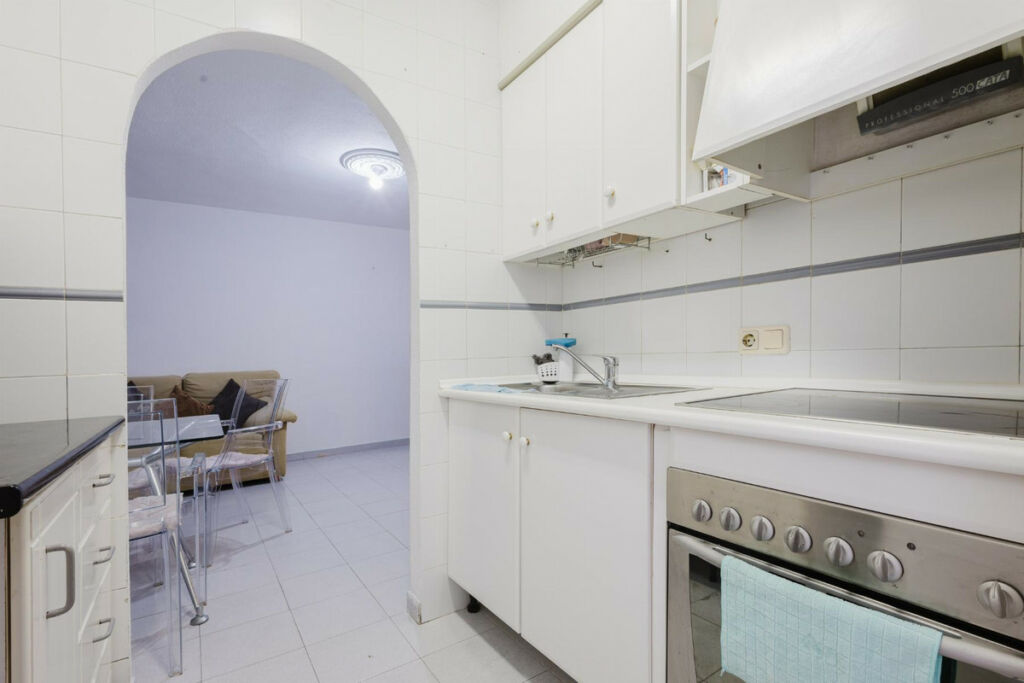 Middle Floor Apartment Torrevieja Alicante - image 4