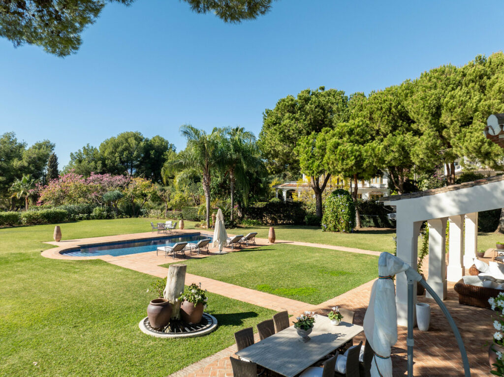 Detached Villa The Golden Mile Málaga - image 4