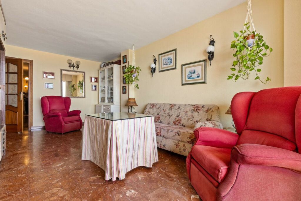 Middle Floor Apartment Los Boliches Málaga - image 15