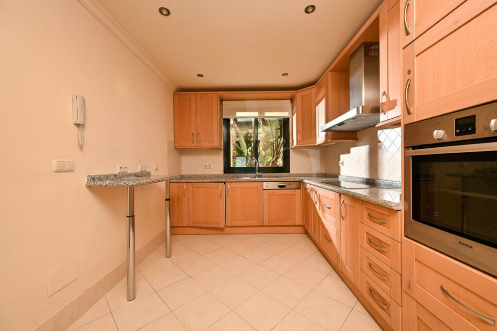 Middle Floor Apartment Benahavís Málaga - image 9