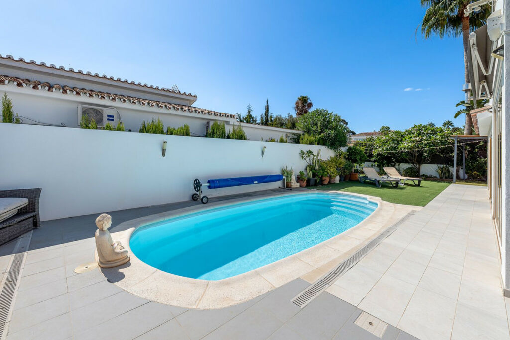 Detached Villa Costalita Málaga - image 4