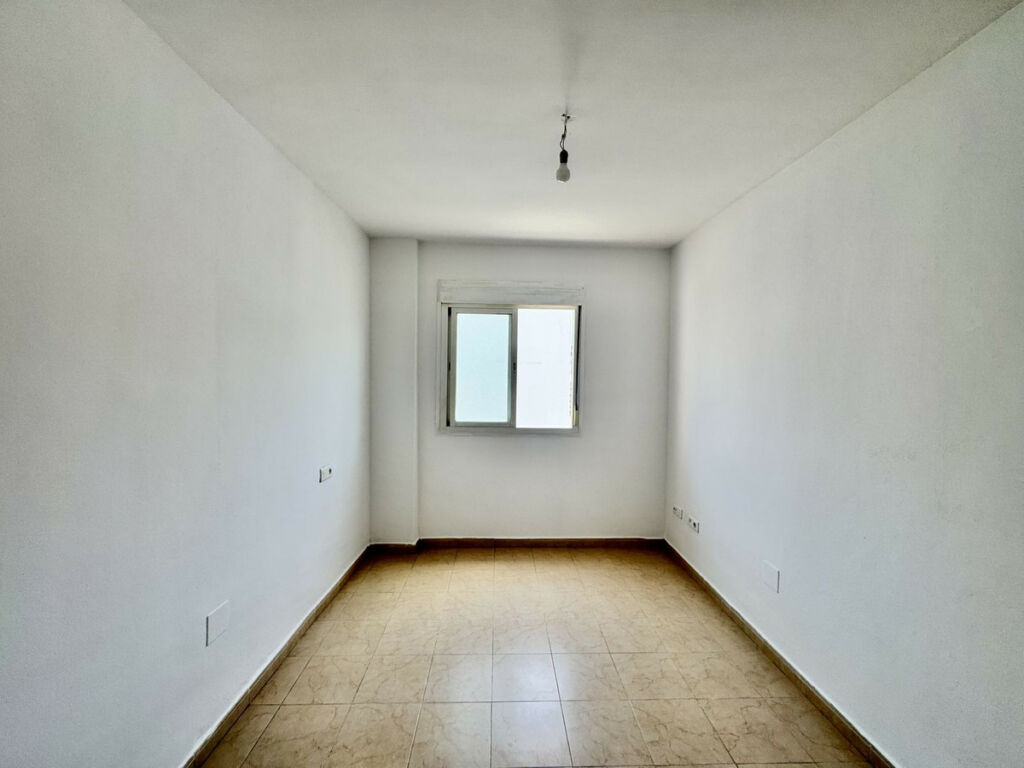 Middle Floor Apartment Las Lagunas Málaga - image 4