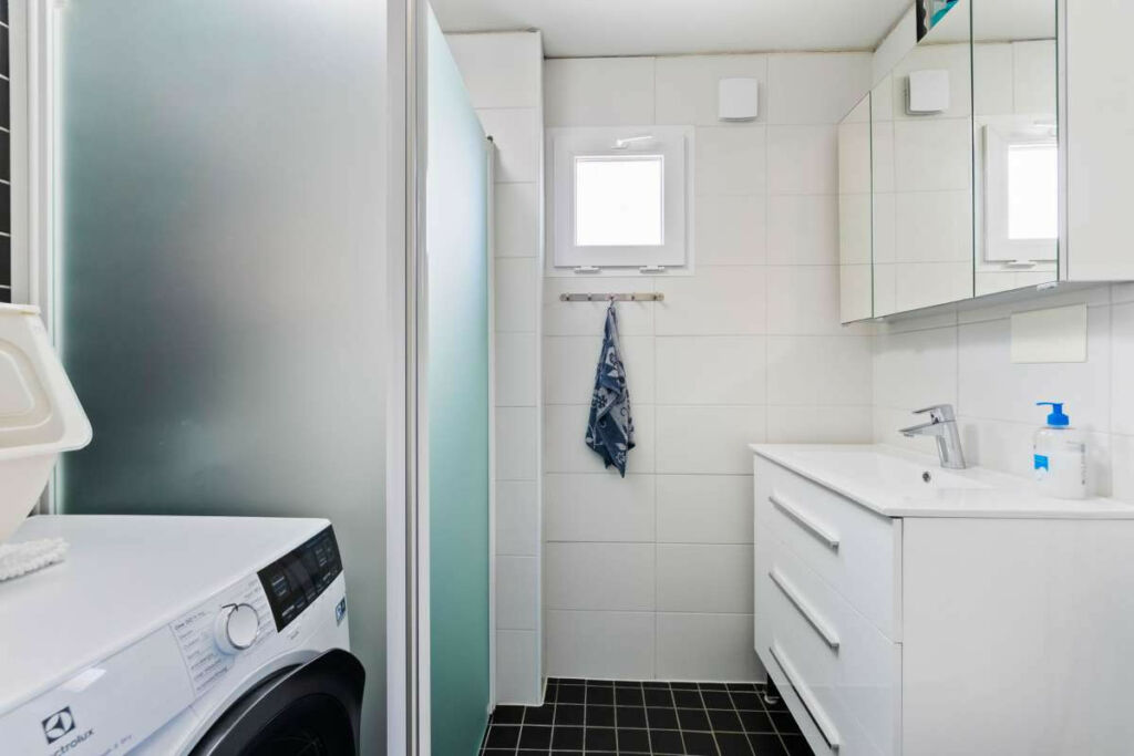 Middle Floor Apartment Torrevieja Alicante - image 5
