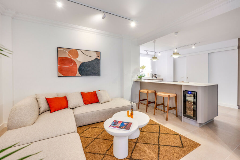 Middle Floor Apartment Estepona Málaga - image 4
