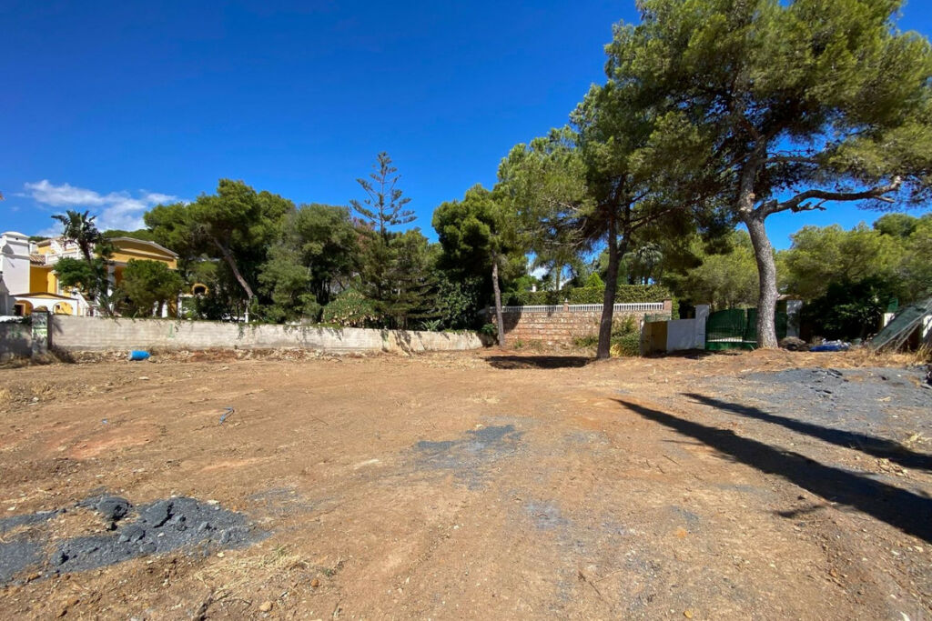 Residential Plot Hacienda Las Chapas Málaga - image 4