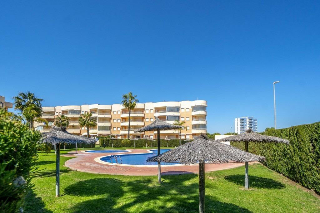 Middle Floor Apartment Campoamor Alicante - image 4