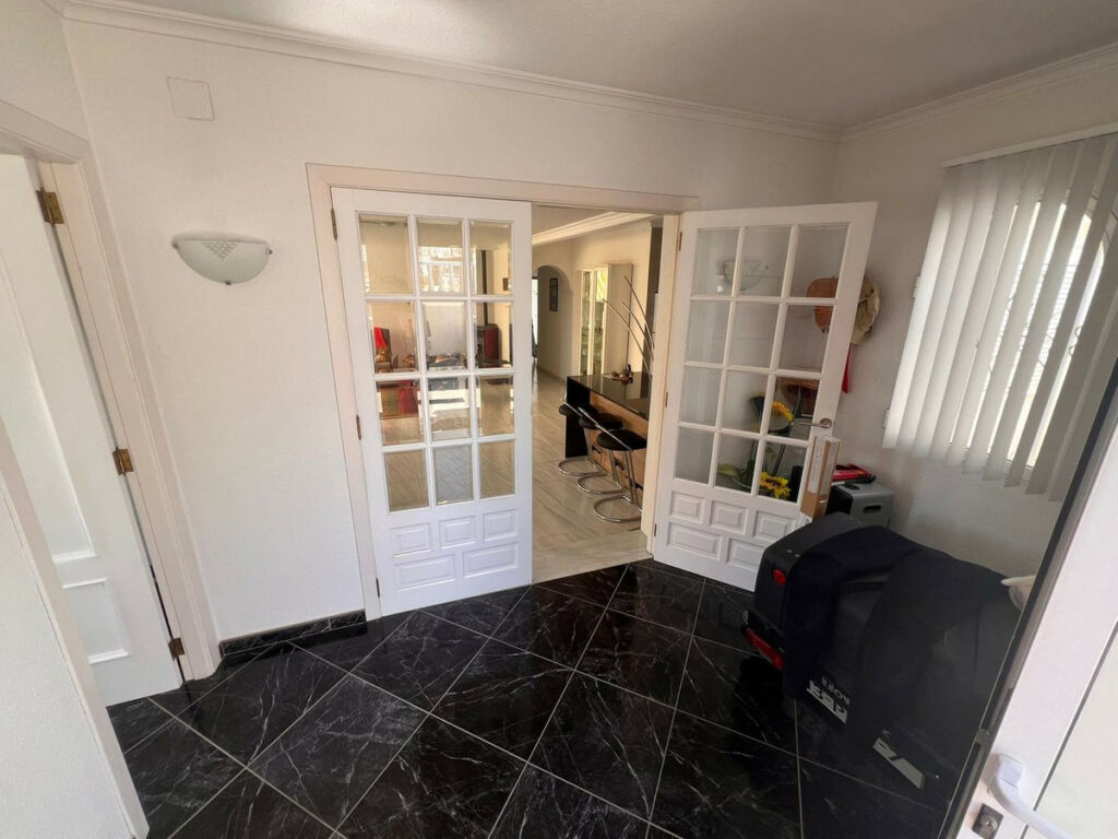 Detached Villa La Nucia Alicante - image 4