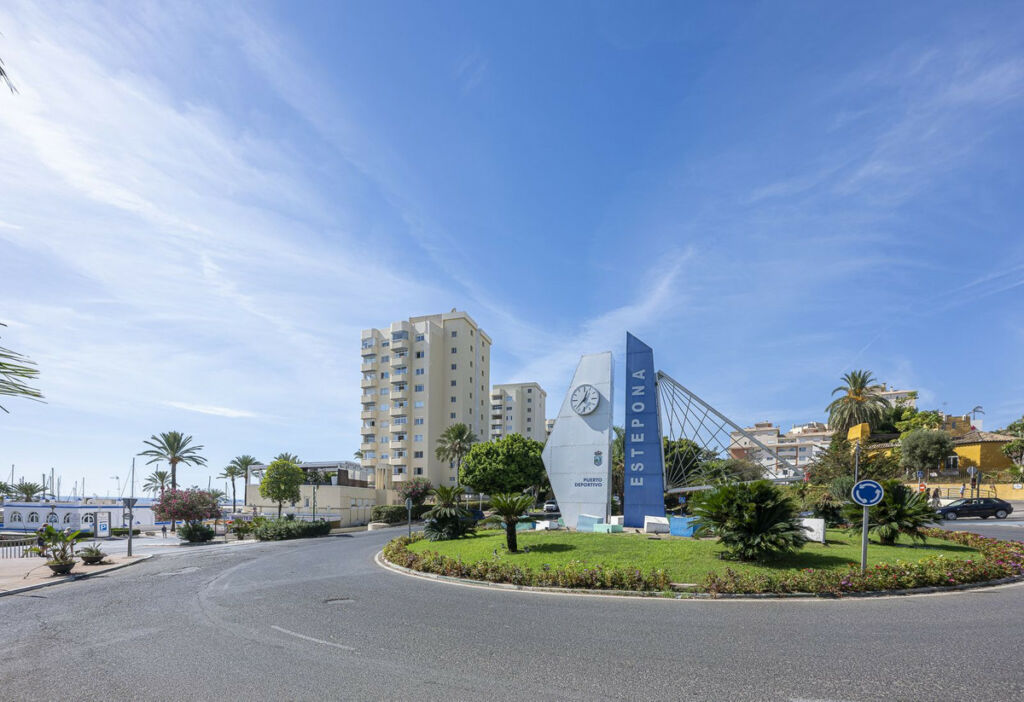 Middle Floor Apartment Estepona Málaga - image 29