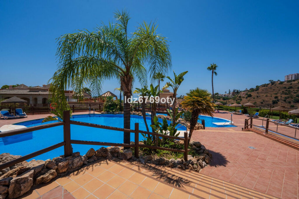 Middle Floor Apartment Benalmadena Málaga - image 40