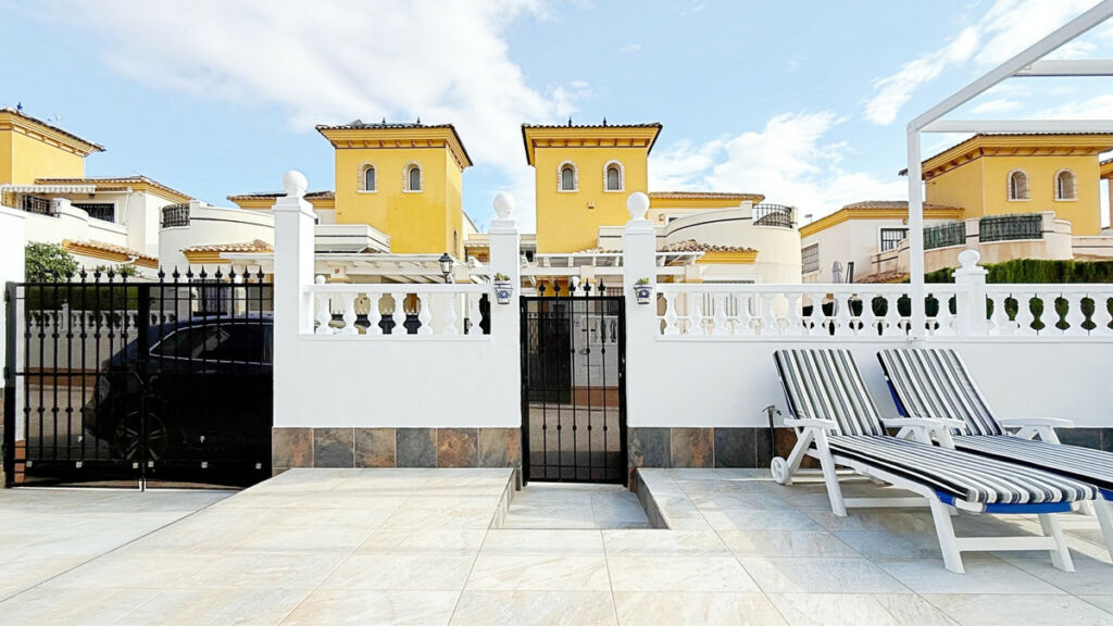 Detached Villa Los Altos Alicante - image 40
