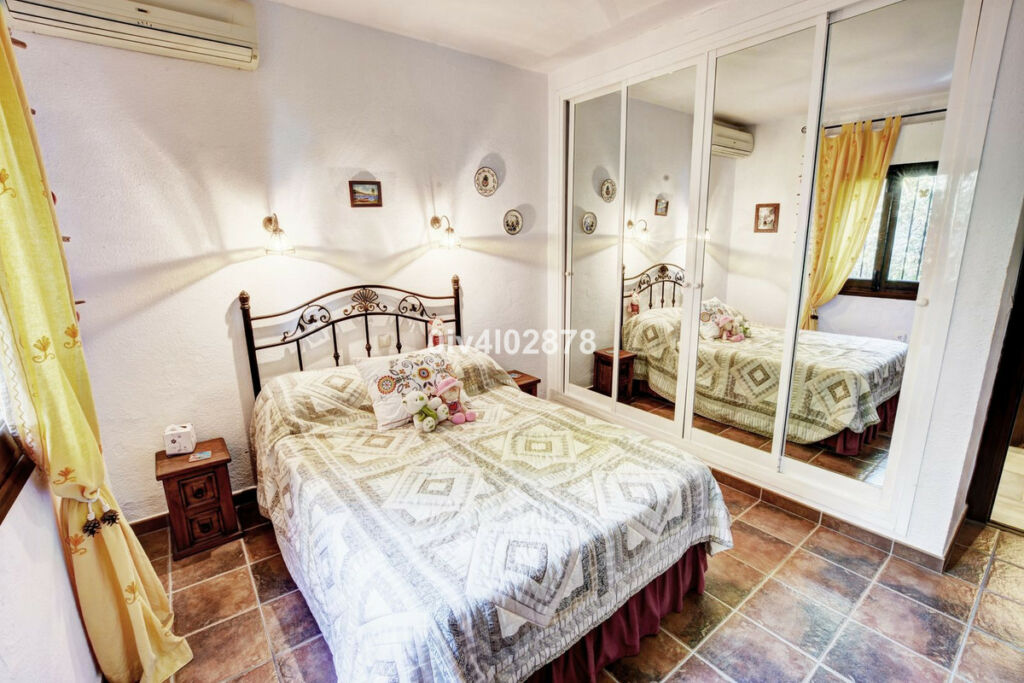 Detached Villa Benalmadena Pueblo Málaga - image 40