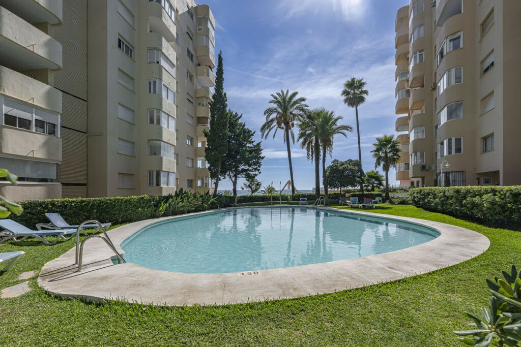 Middle Floor Apartment Estepona Málaga - image 30