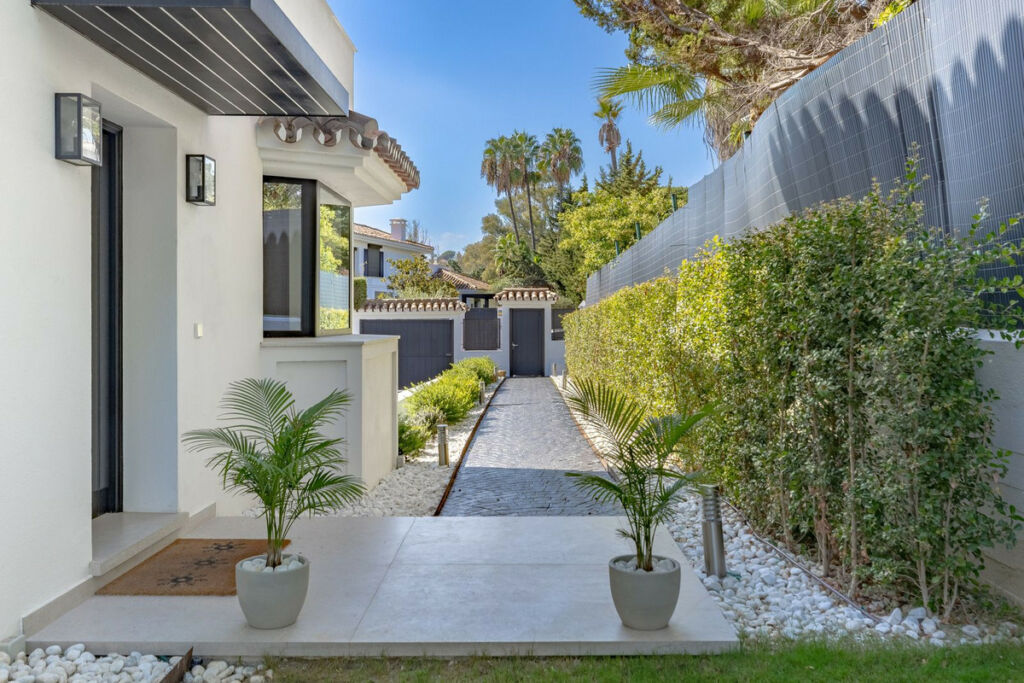 Detached Villa Nueva Andalucía Málaga - image 41