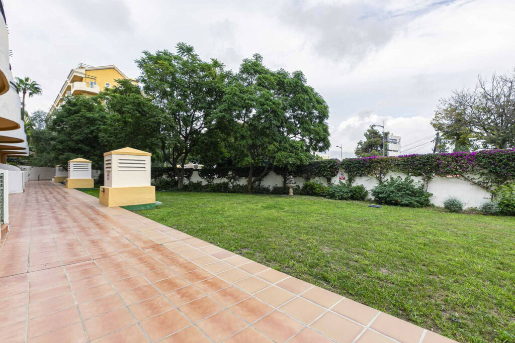 Middle Floor Apartment Nueva Andalucía Málaga - image 41