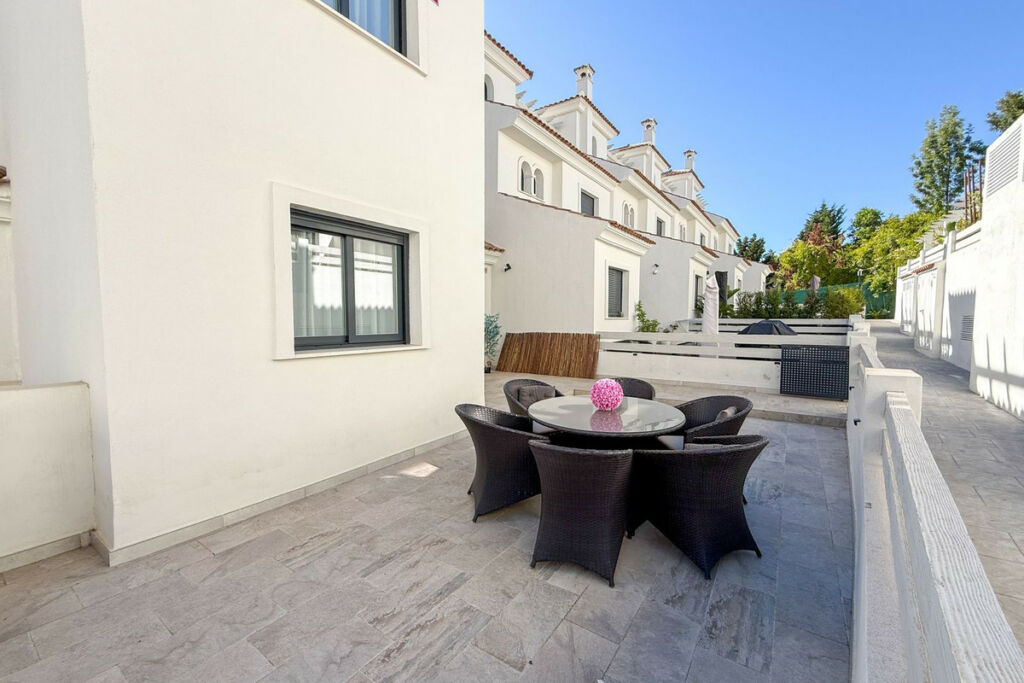 Townhouse El Paraiso Málaga - image 40