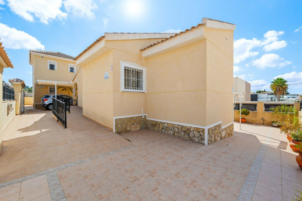 Detached Villa Rojales Alicante - image 42