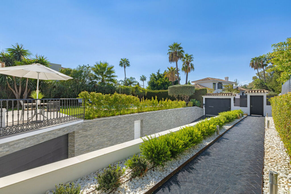 Detached Villa Nueva Andalucía Málaga - image 42