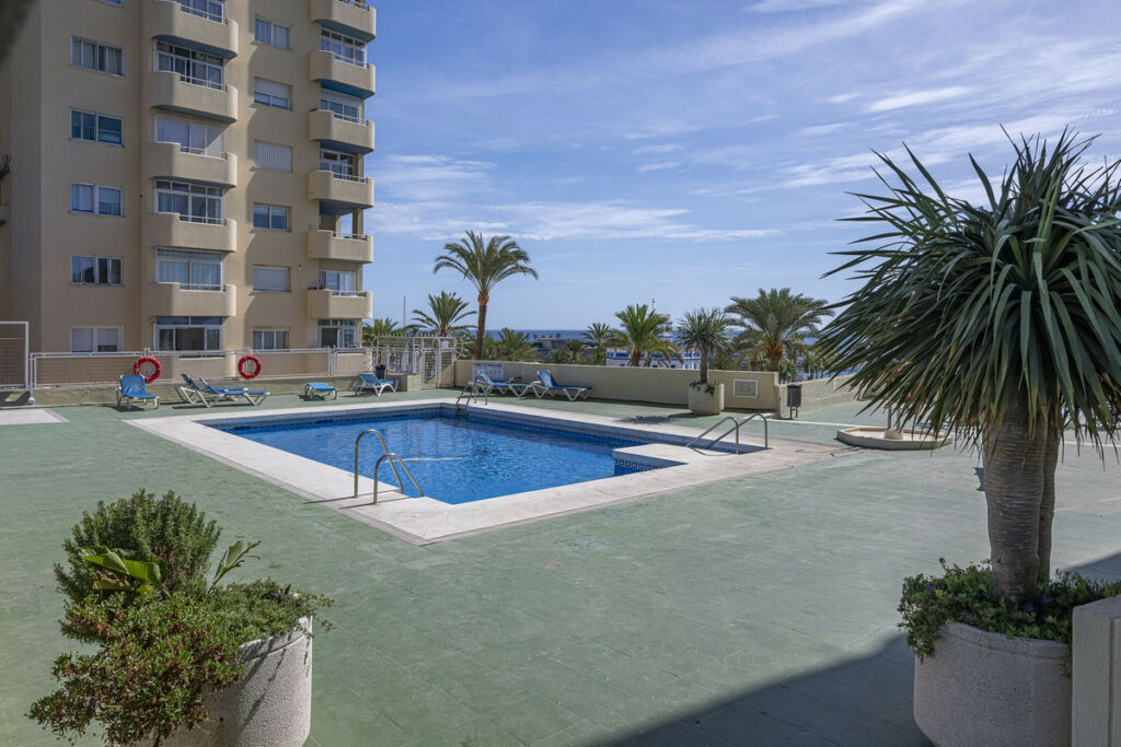 Middle Floor Apartment Estepona Málaga - image 31