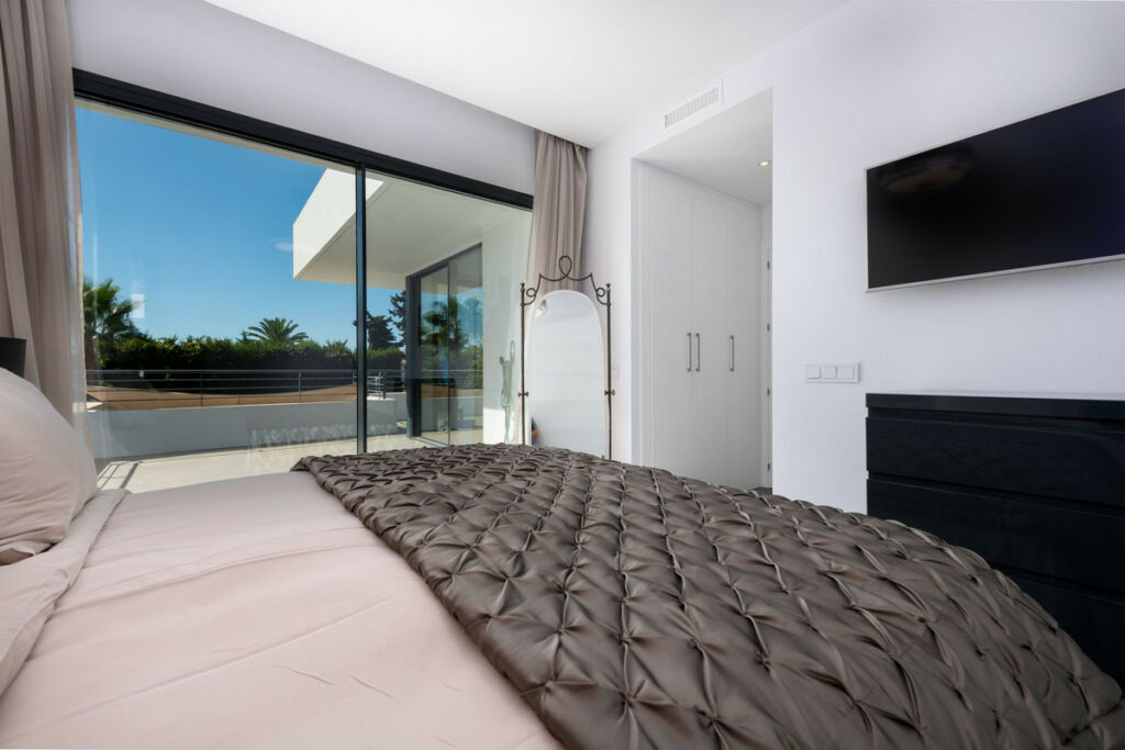 Detached Villa New Golden Mile Málaga - image 43