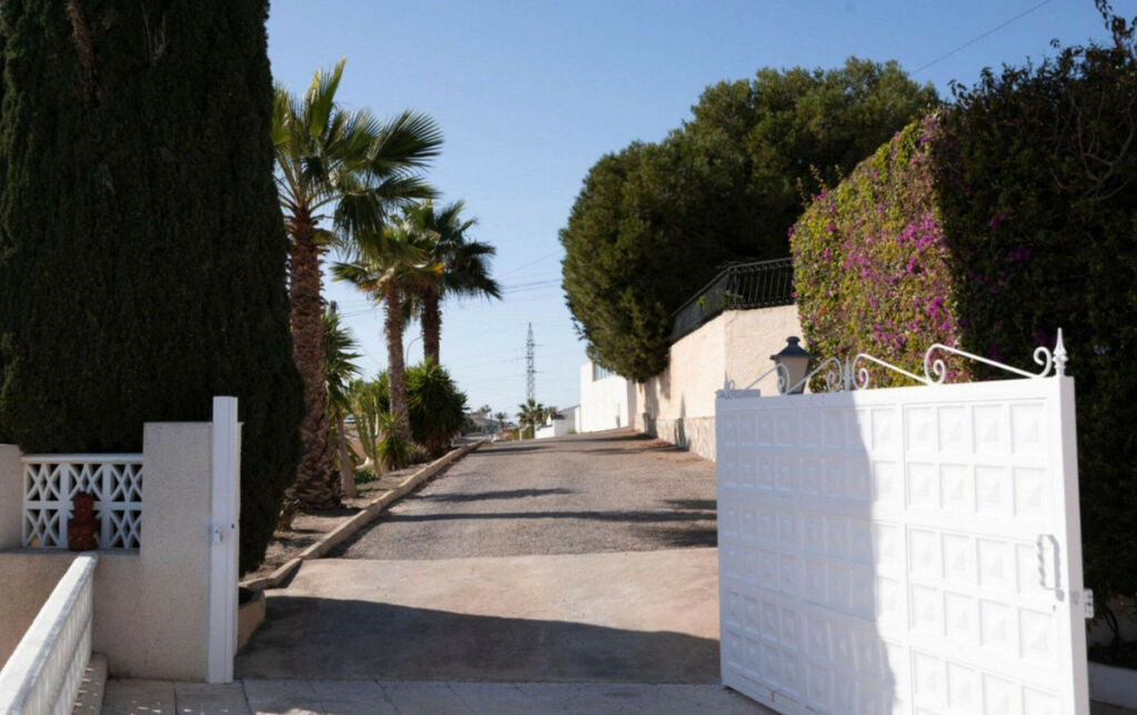 Detached Villa Ciudad Quesada Alicante - image 43