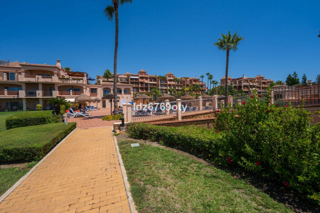 Middle Floor Apartment Benalmadena Málaga - image 43