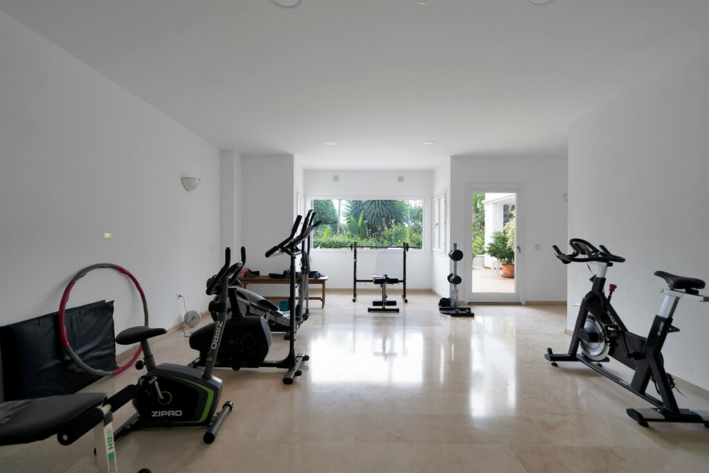 Middle Floor Apartment Estepona Málaga - image 43