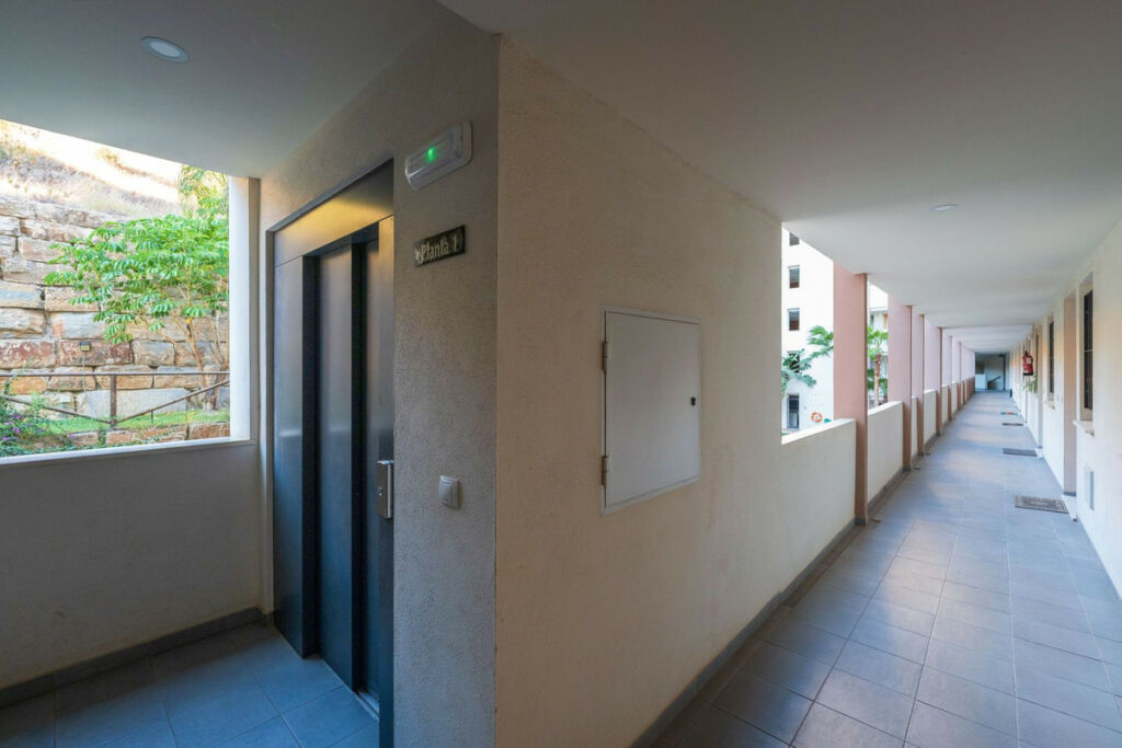 Middle Floor Apartment Los Pacos Málaga - image 43