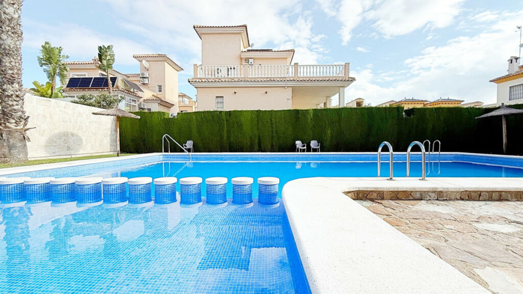 Detached Villa Los Altos Alicante - image 43