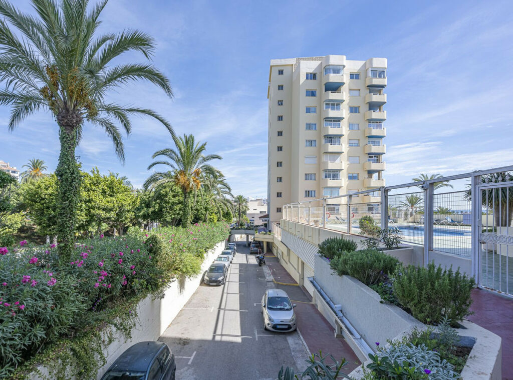 Middle Floor Apartment Estepona Málaga - image 32