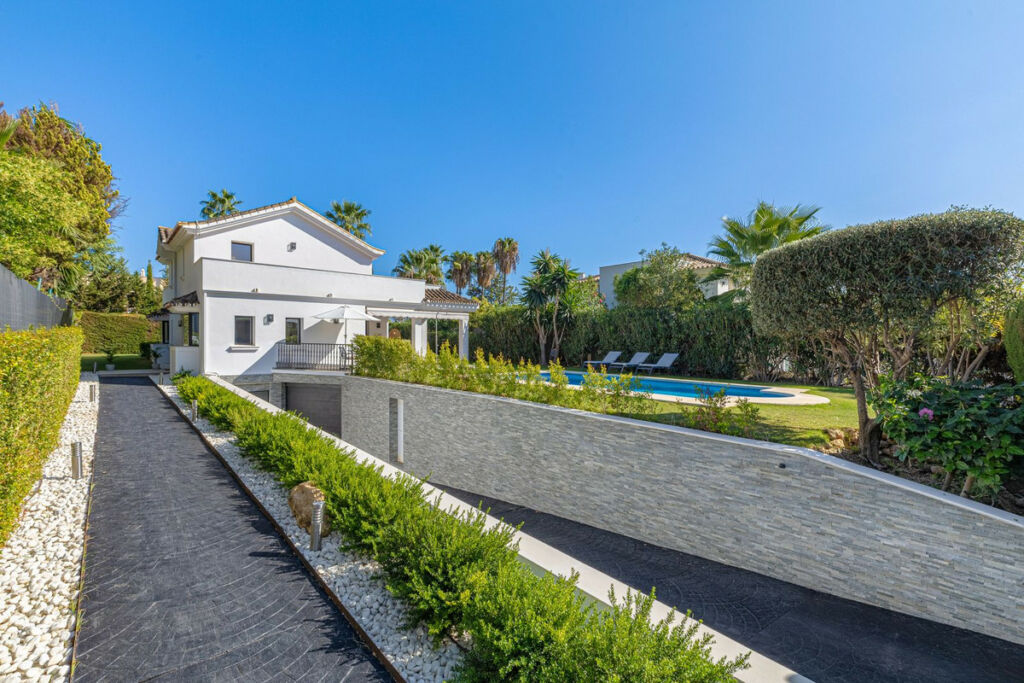 Detached Villa Nueva Andalucía Málaga - image 43