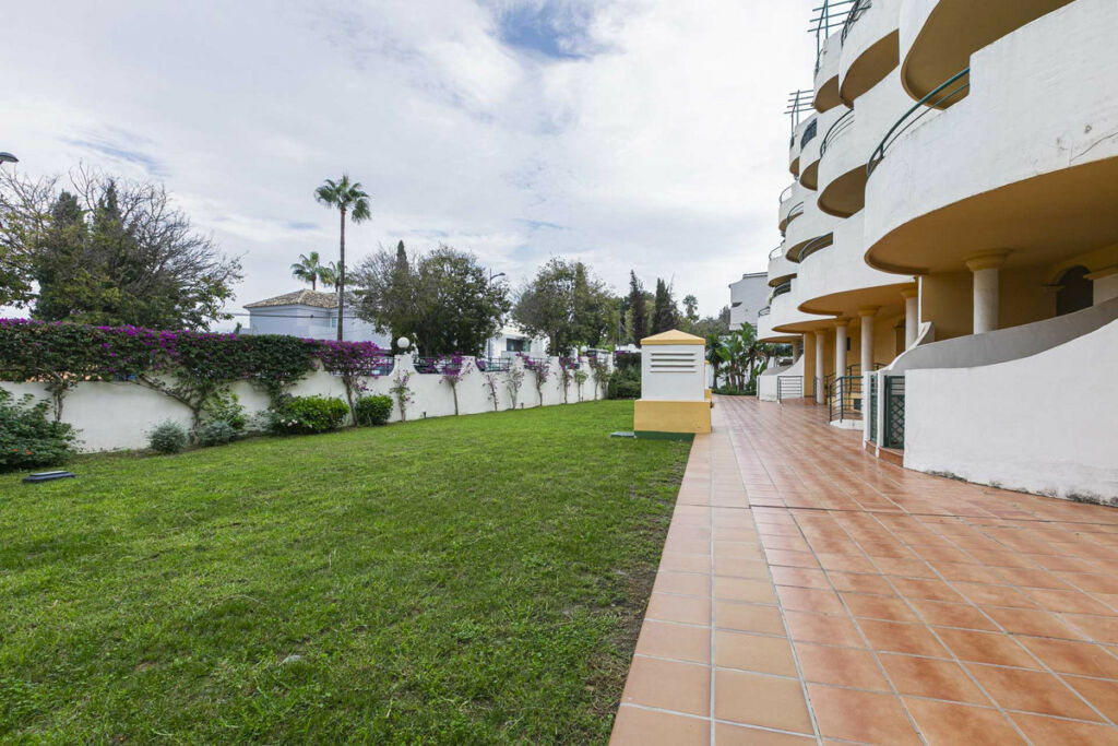 Middle Floor Apartment Nueva Andalucía Málaga - image 44