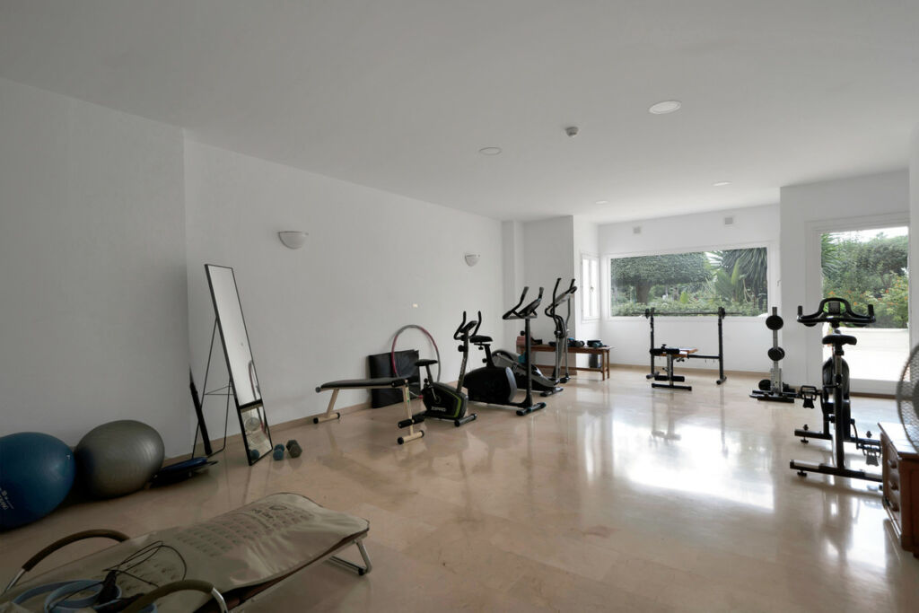 Middle Floor Apartment Estepona Málaga - image 44
