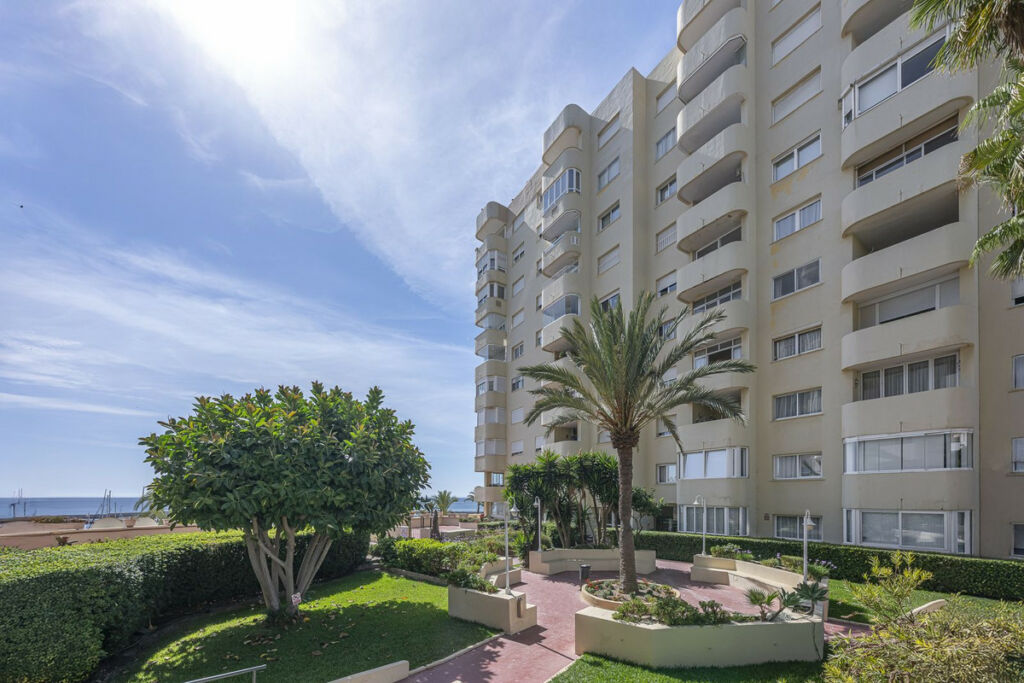 Middle Floor Apartment Estepona Málaga - image 34