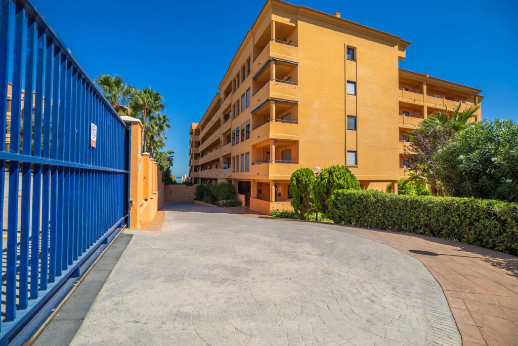 Penthouse La Duquesa Málaga - image 45