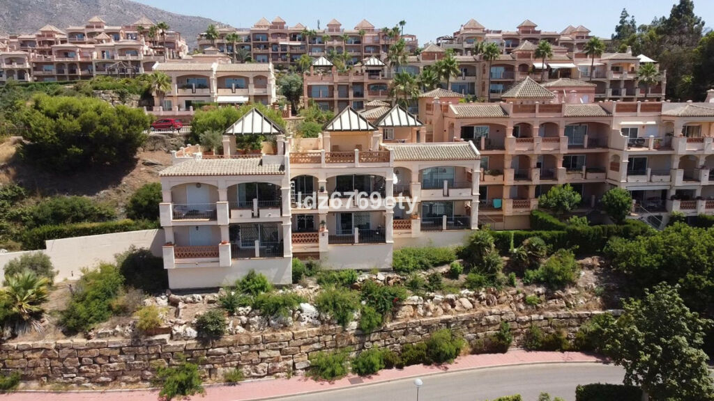 Middle Floor Apartment Benalmadena Málaga - image 45