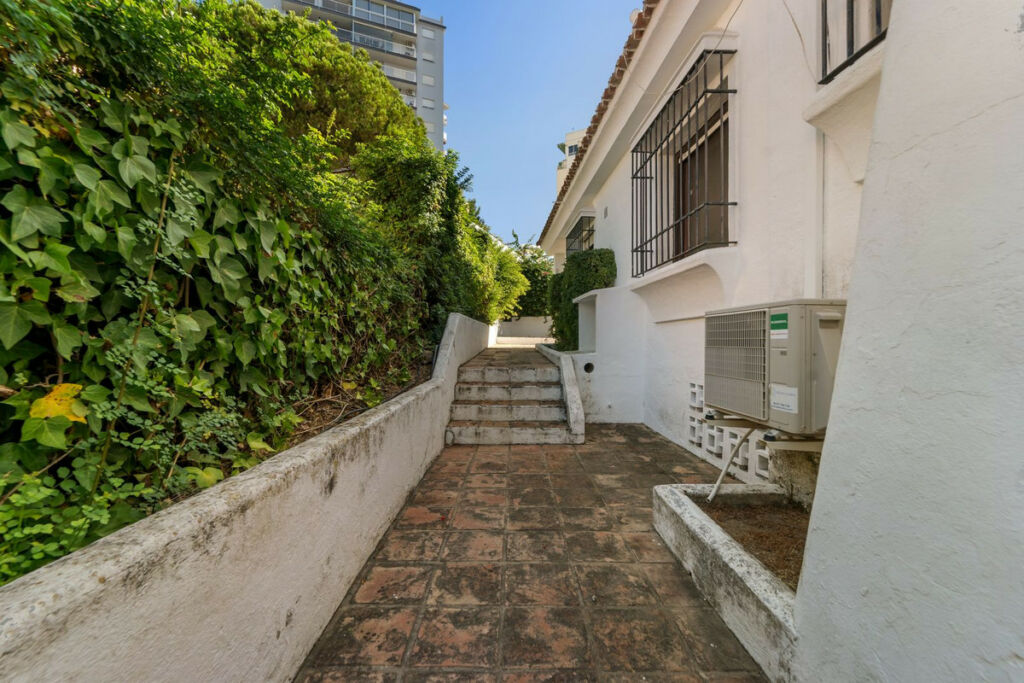 Detached Villa Fuengirola Málaga - image 46