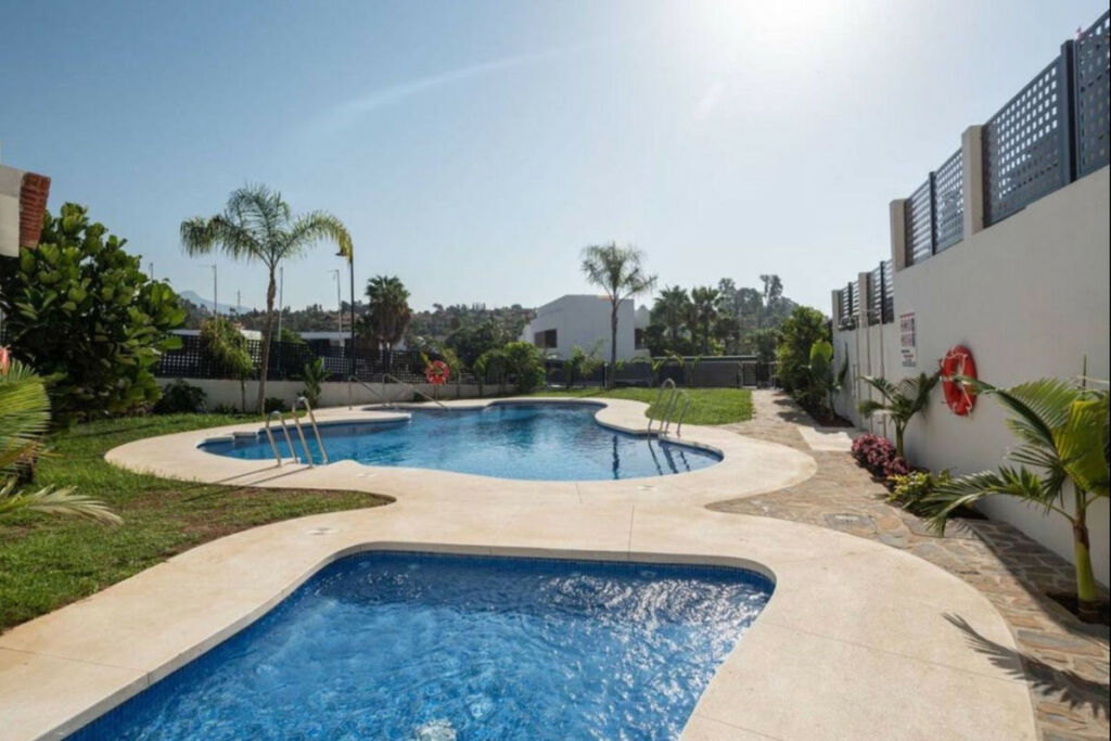 Townhouse El Paraiso Málaga - image 44
