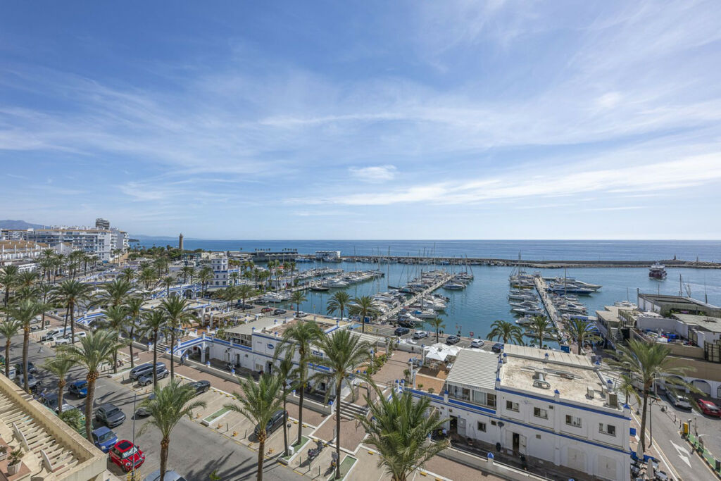 Middle Floor Apartment Estepona Málaga - image 35