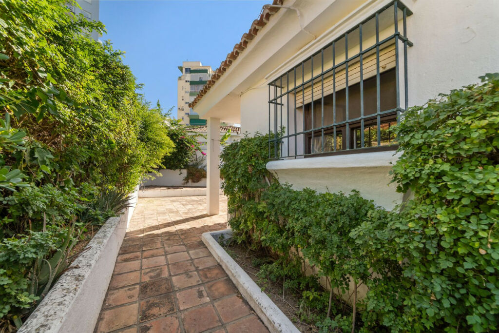 Detached Villa Fuengirola Málaga - image 47
