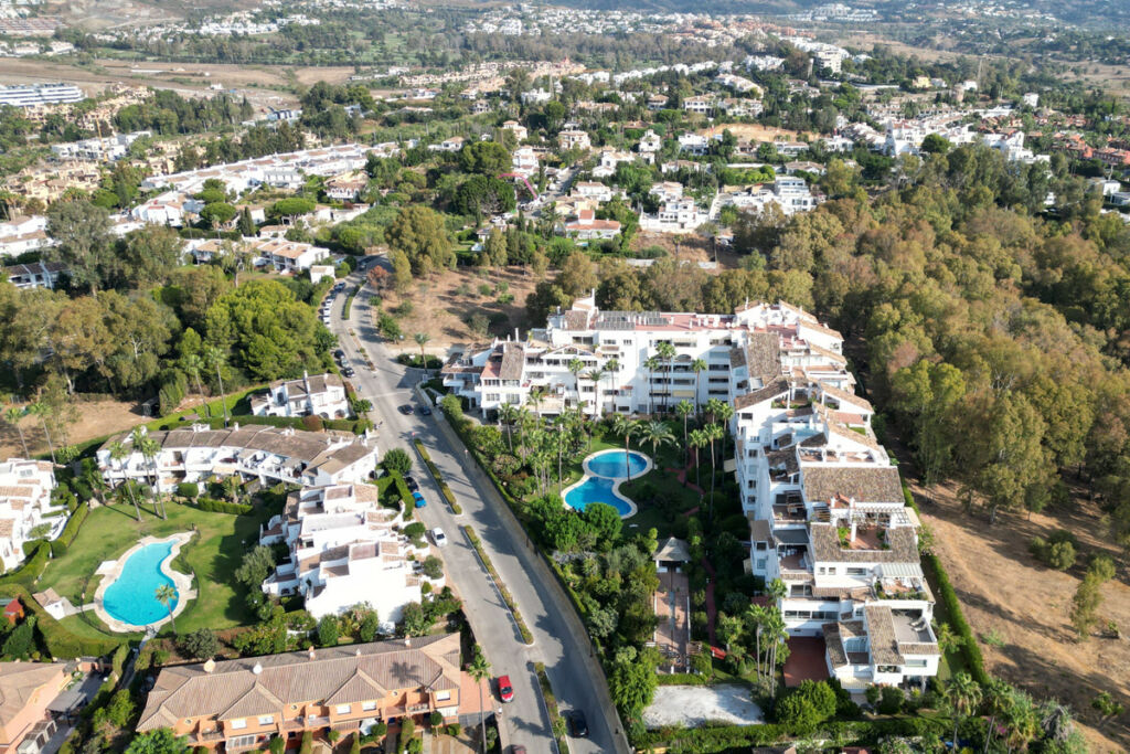 Middle Floor Apartment Estepona Málaga - image 47