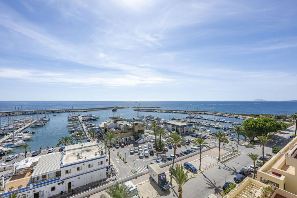 Middle Floor Apartment Estepona Málaga - image 36